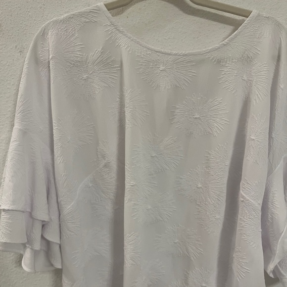 Liz Claiborne White Textured Blouse | Bell Sleeve Top | Size 1X - Picture 3 of 15